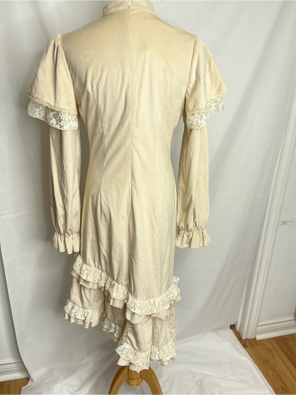 2201 - Lolita Cream Floral Lace Ruffle Long Sleeve Dress - Picture 6 of 13